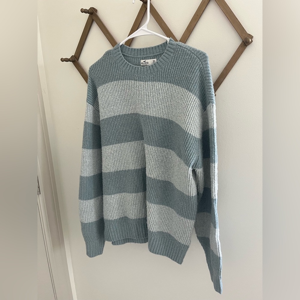 Viral Hollister sweater